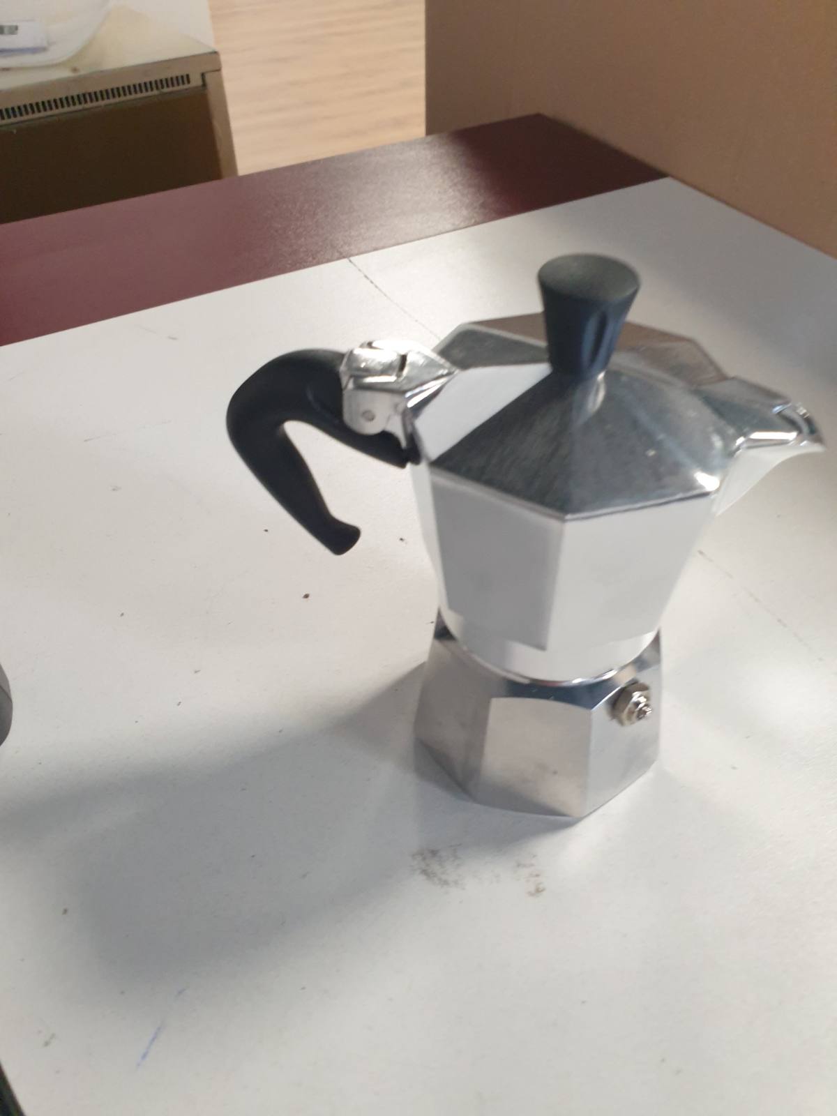 162800 - BIALETTI Moka Express Makinë Kafeje për 2 Filxhanë, me Dorezë Kundër Djegies, Jo e Përshtatshme Për Induksion, Kapacitet 90ml, Material Alumini