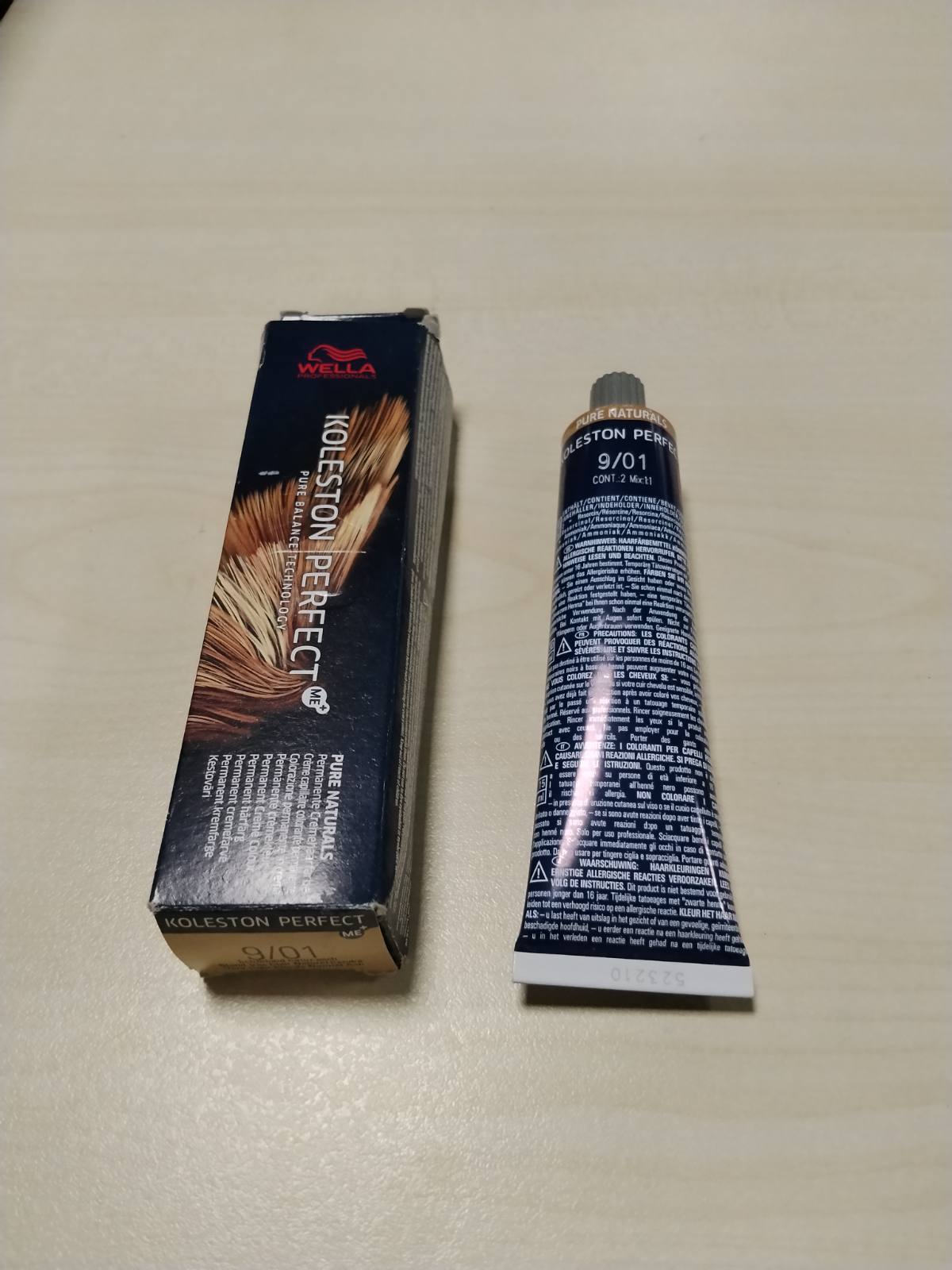 303789 - WELLA PROFESSIONALS Koleston Perfect Pure Naturals - Ngjyrë e përhershme për flokë, 60ml, 100% mbulim të thinjave, teknologji ngjyrash Me+ – 09/01 Bjonde e çelët natyrale hiri