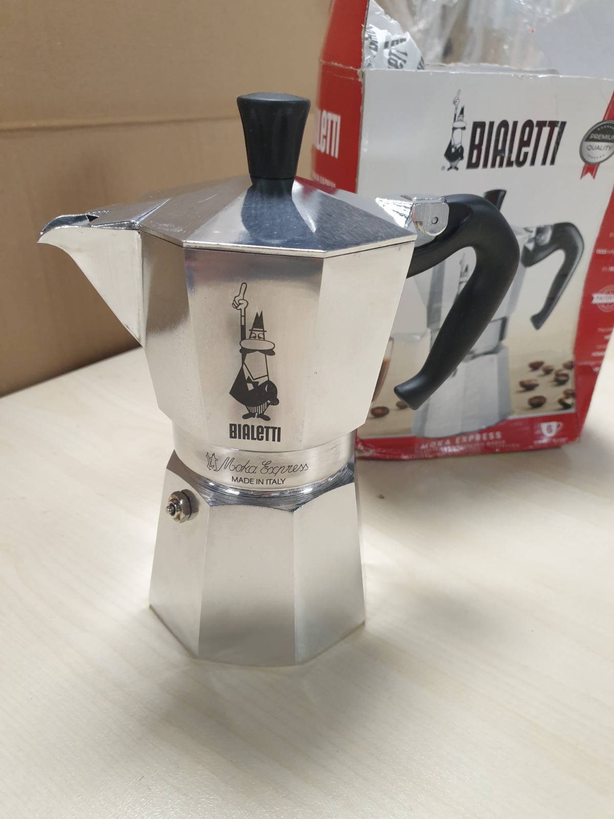 162616 - BIALETTI - Moka Express: Makinë për Kafe Espresso, Kapacitet 270ml, me 6 Gota, Materiali Alumini, në Ngjyrë Argjendi