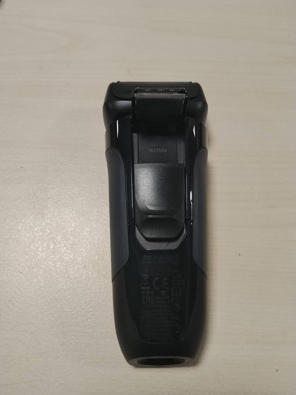 296842 - REMINGTON Makinë rroje elektrike, F4002, e lagur dhe e thatë, 100% e papërshkueshme nga uji, me fletë metalike, shkurtues detajesh dhe shtojcë stiluese mjekre 3-ditore