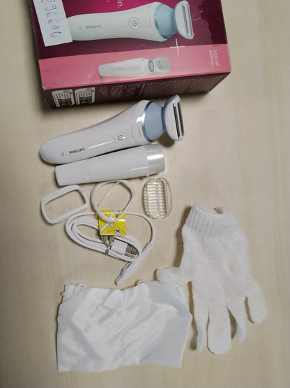 296616 - PHILIPS Lady Shaver Series 8000, Makinë rroje pa tel për pastrim të lagësht dhe të thatë, përfshirë 5 aksesorë dhe heqës qimesh të fytyrës (Modeli BRL166/91).