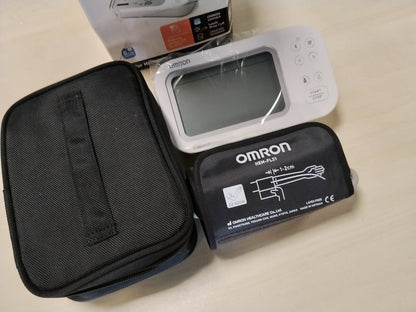 305729 - OMRON X7 SMART AFIB, monitorues i tensionit të gjakut për krahun e sipërm, 2 përdorues, 22-42 cm.