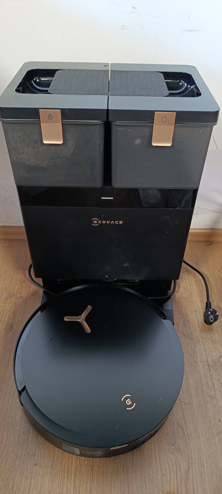 288002 - ECOVACS Fshesë me korrent robotike DEEBOT X8 PRO Omni, Fuqi thithjeje 18,000Pa, Stacion 12-në-1, Pastrim me mop me ujë të nxehtë 40–75 °C, YIKO-GPT