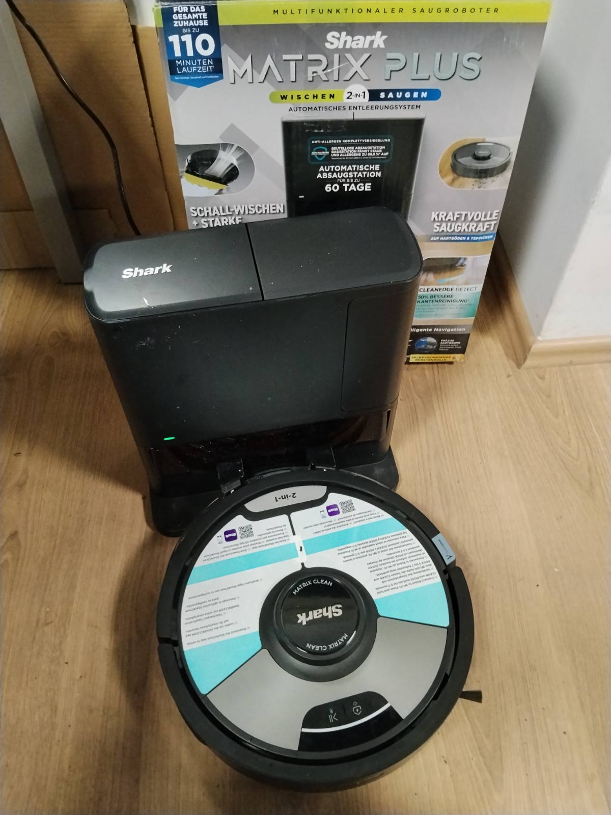 288047 - SHARK Matrix Plus 2-në-1 Mop & Fshesë me Korrent Robotik Vetëzbrazës me LiDAR, për qilima, dysheme të forta, qime kafshësh shtëpiake, Anti-Alergjen, WiFi/Aplikacion, ngjyrë e zezë