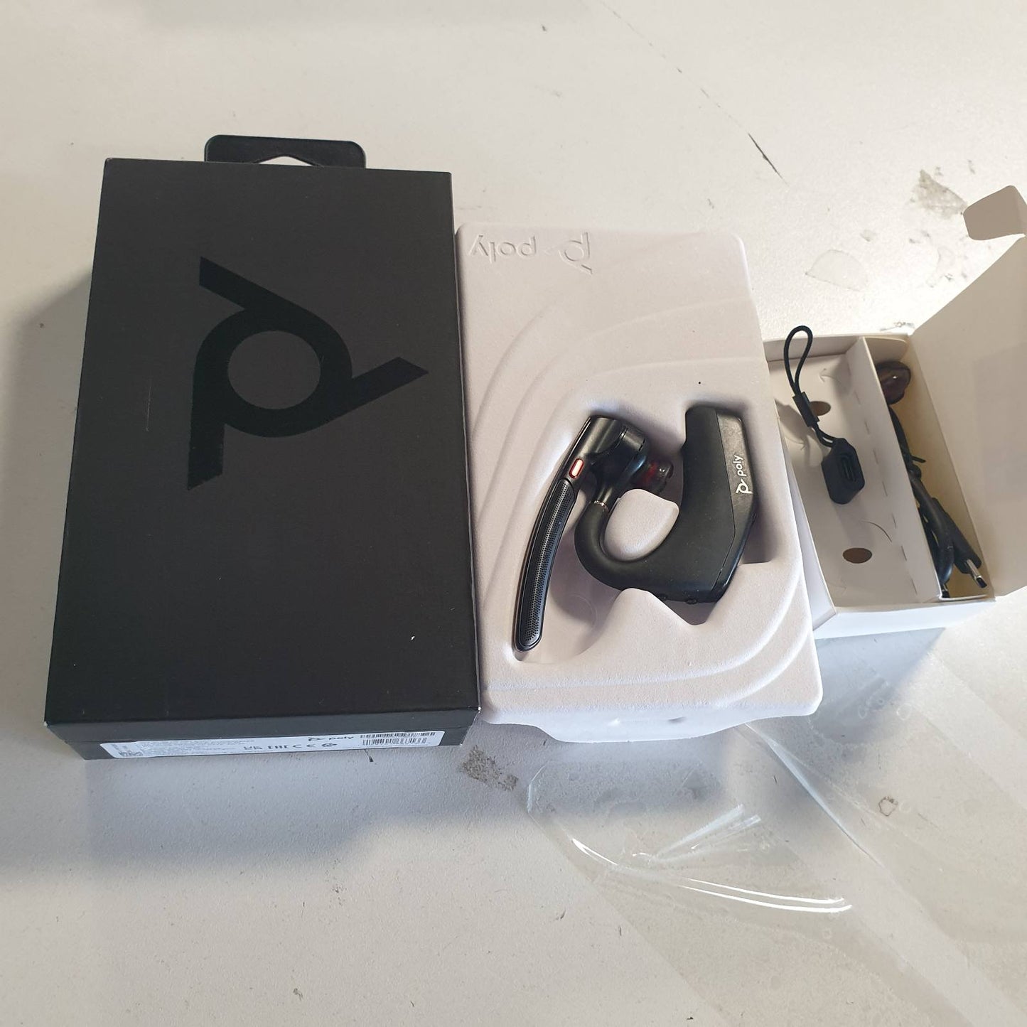 272767 - POLY Kufje Bluetooth Voyager Legend 50 – NoiseBlockAI, jetëgjatësi baterie 10 orë, e zezë