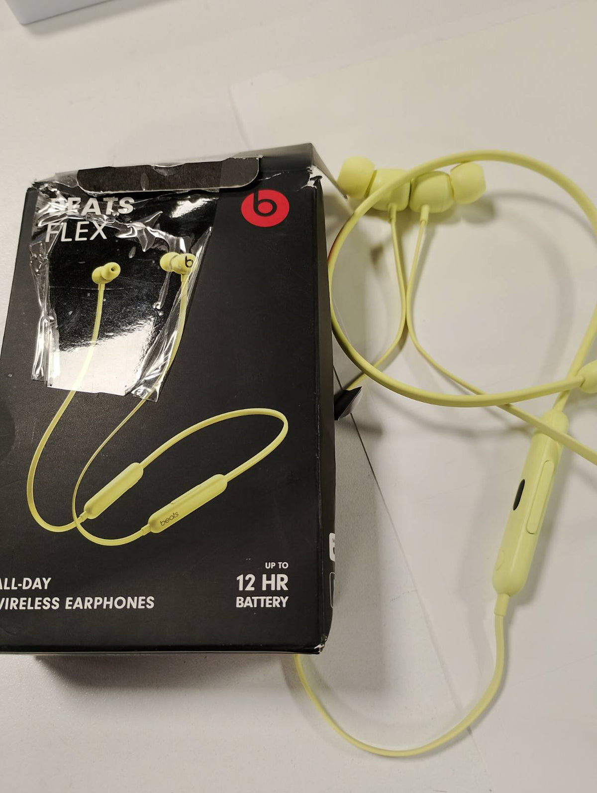 299074 - BEATS Kufje Flex për në vesh – Çip Apple W1, Kufje magnetike, Bluetooth Klasa 1, 12 orë riprodhim, Pa tel – Yuzu e verdhë