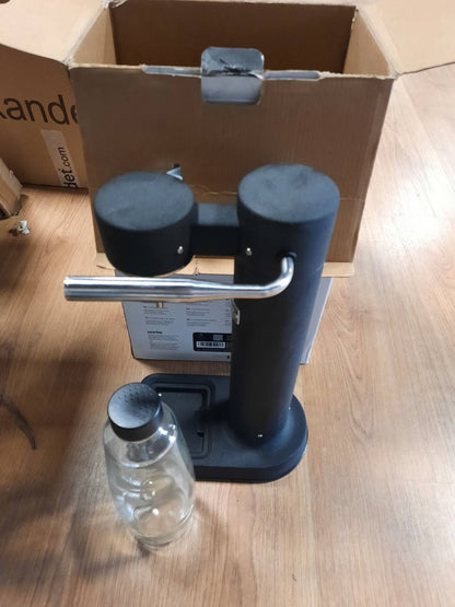 266040 - AARKE CARBONATOR 3, Karbonator Uji prej celiku Inox, Ngjyrë e Zezë Mat, Shishë PET 1L pa BPA, i Pajtueshëm me Cilindra CO2 60L
