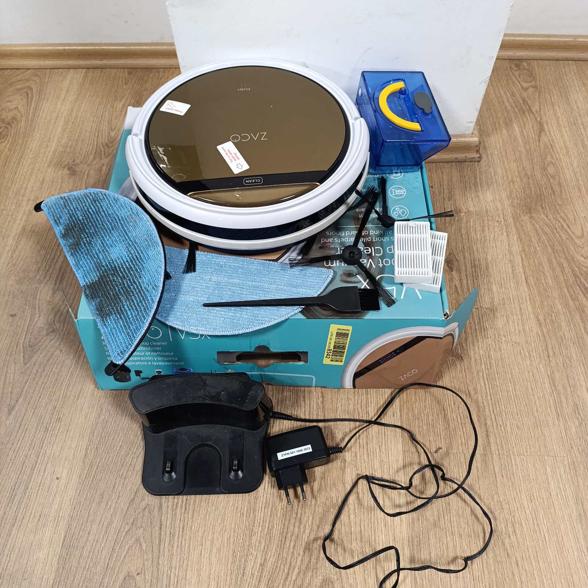 288114 - ZACO Fshesë me korrent robot V5x, Funksion 2-në-1, 8.1 cm, 22W, 65 decibel, me Wi-Fi, me stacion karikimi