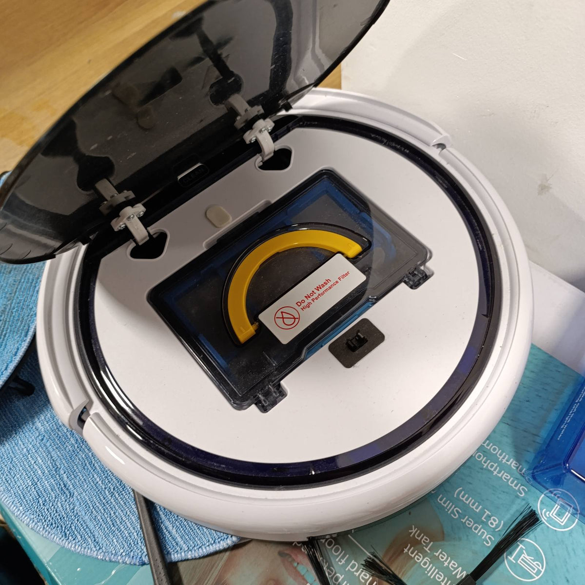 288114 - ZACO Fshesë me korrent robot V5x, Funksion 2-në-1, 8.1 cm, 22W, 65 decibel, me Wi-Fi, me stacion karikimi