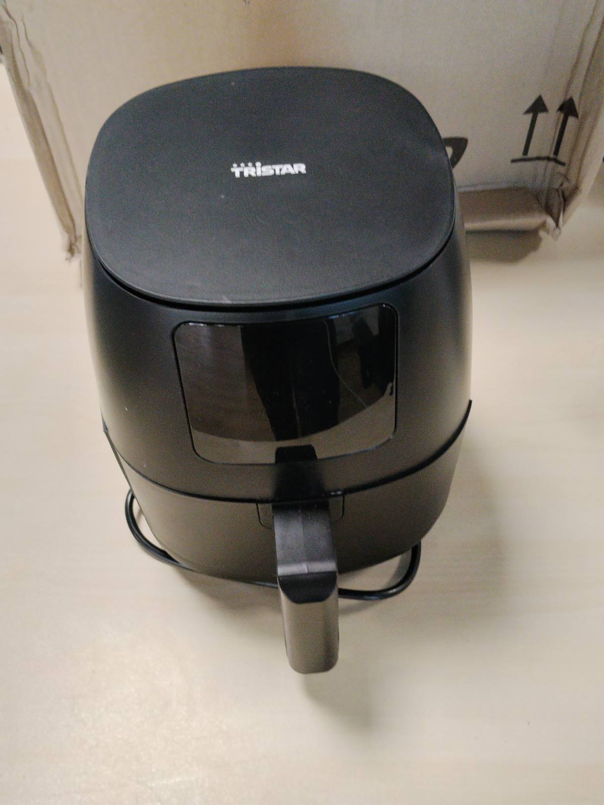288347 - TRISTAR Fritezë Dixhitale me Ajër Mini, 2L, Pa Vaj, 6 Programe Gatimi, Shtresë Jo-Ngjitëse, Termostat i Rregullueshëm, 1500W, Model FR-9015