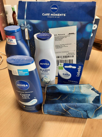 298448 - NIVEA Set Dhurate Care Moments, Kuti me Xhel Dushi (250 ml), Shampo (250 ml), Losion Trupi (400 ml), Kujdes Buzësh Labello (4.8 g)