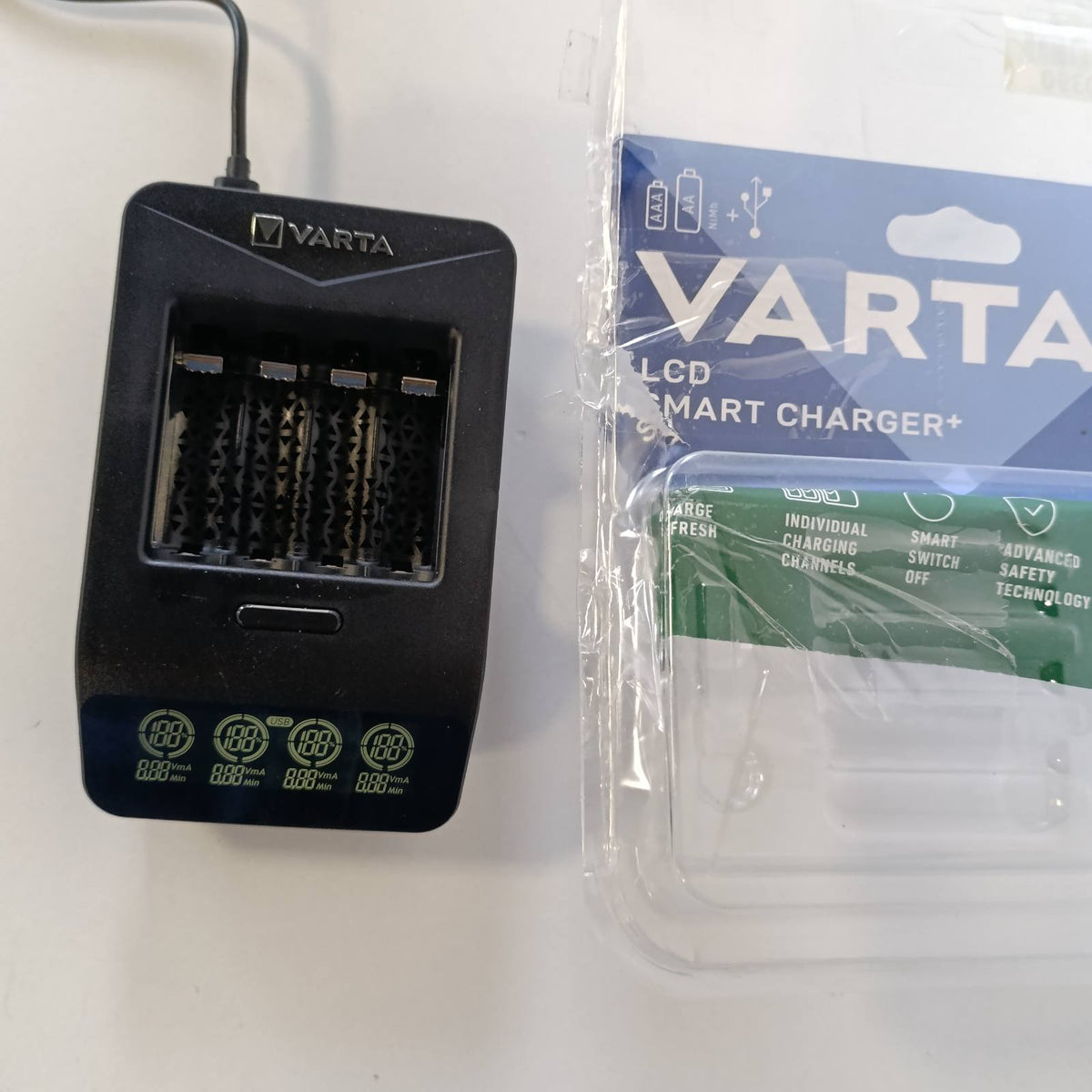 295199 - VARTA Karikues Baterie, përfshirë 4x AA 2100mAh, Karikues për Bateri AA/AAA, Karikues Inteligjent LCD+, 2 Mënyra: Karikim, Rifreskues