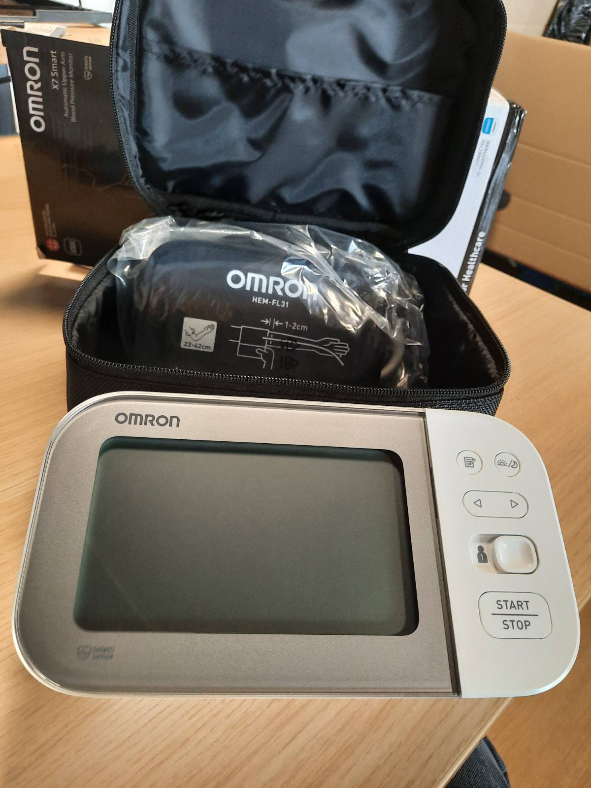 305709 - OMRON X7 Smart - Monitor Automatik i Tensionit të Gjakut për Krahun e Sipërm | Test Winner Stiftung Warentest 11/23 | Zbulimi i AF | I Validuar Klinikisht - I përshtatshëm edhe për Diabetikët | Me Aplikacion Falas për Smartphone | 22-42 cm