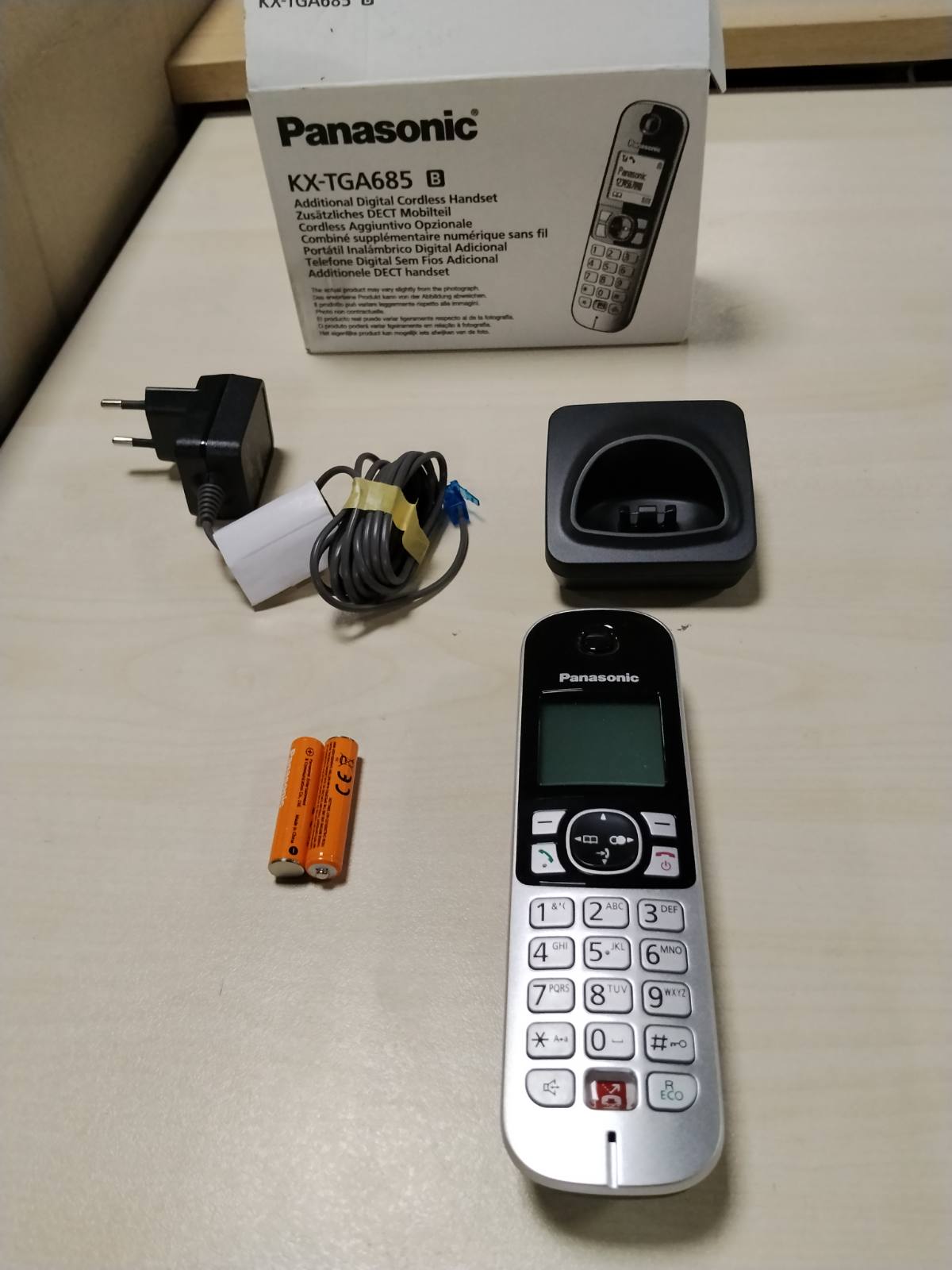 295214 - PANASONIC Telefon KX-TGA685, Vetëm telefon shtesë, Bllokim automatik i thirrjeve, Funksion pa duar, Modalitet mos shqetëso, Zile të ndryshme, Axhendë, Monitor për fëmijë, E zezë - argjendtë