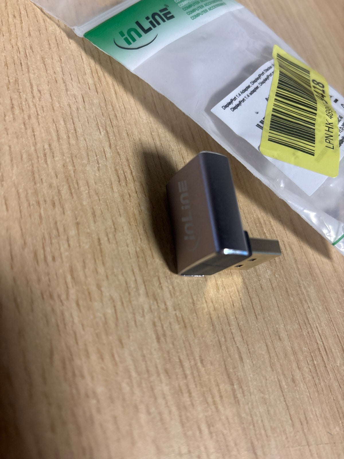 300027 - INLINE - Adaptues DisplayPort 1.4, i kënduar lart 90°, DP mashkull në femër, i pajtueshëm me 8K, 17291G.