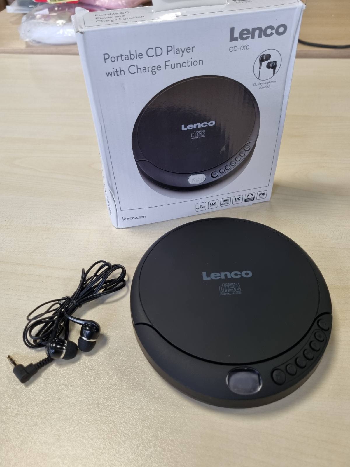 295207 - LENCO CD-010 - Walkman për CD të lëvizshëm - Discman - Walkman për CD - Me kufje dhe kabllo karikimi Micro USB - E zezë