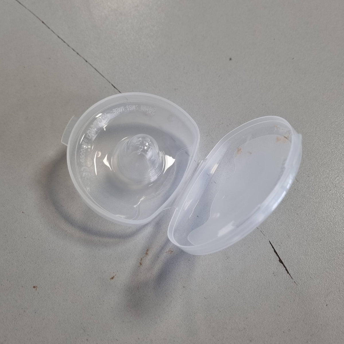 298760 - MEDELA Mbrojtëse për gjoksin Contact prej silikoni, 24 mm, 1 pako me 2 mburoja, Pa BPA