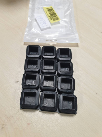 198951 - KOMPLETU 12 COPË KAPAKË FUNDORË TUBASH PLASTIKË TË ZINJ 30x30mm - Tapa Fundorë Katrorë, Tapa Lamelare Për Tuba Katrorë, Përdorim në Produkte Metalike, Karrige, Rafte, Mbulesa Tubash
