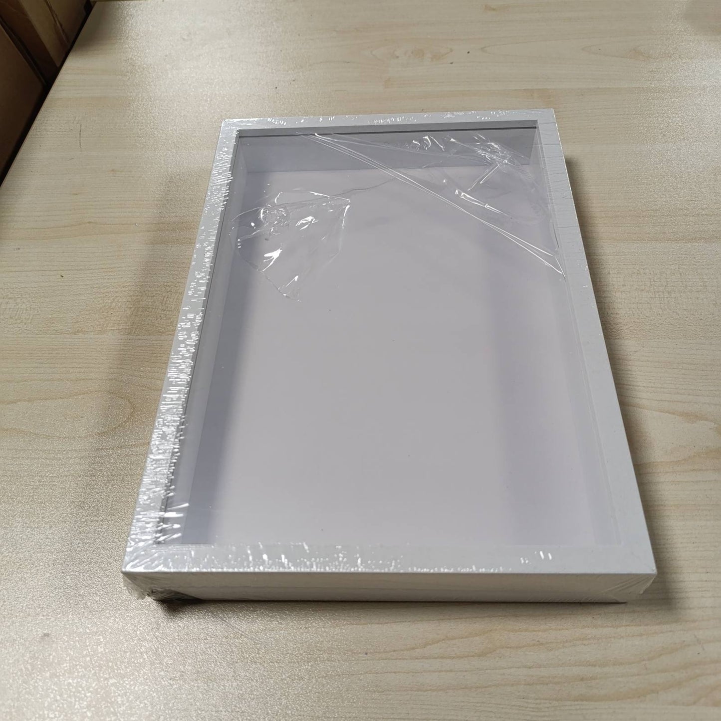 185966 - ROMON Kornizë 3D me Hije të Thellë, Dimensione 31.5x23cm, Mundësi E Vendosjes së Objekteve Fotografike deri në 3cm, Material Akrilik Transparent, E Përshtatshme për Lule Suvenire, Ngjyrë e Bardhë