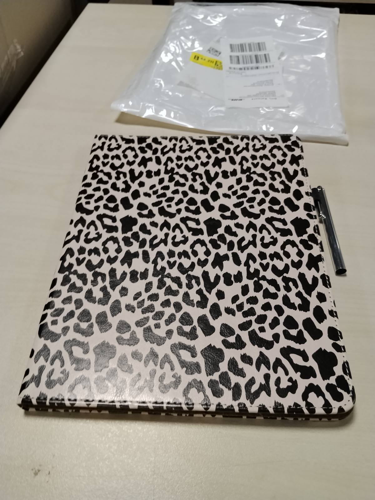 299534 - YICHZHE Mbrojtëse për iPad Air 13 inç (M3/M2-2025/2024), lëkurë PU, mbajtëse stilolapsi, ultra e hollë, Leopard