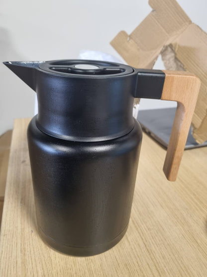 183075 - VINATO - Termos prej çeliku inox, kapacitet 1.5L, e izoluar, pa BPA, për çaj, kafe dhe qumësht
