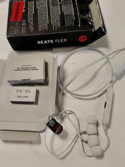 299047 - BEATS Kufje Flex për në vesh – Çip Apple W1, Bluetooth Klasa 1, 12 orë riprodhim, Pa tel – Gri tymi