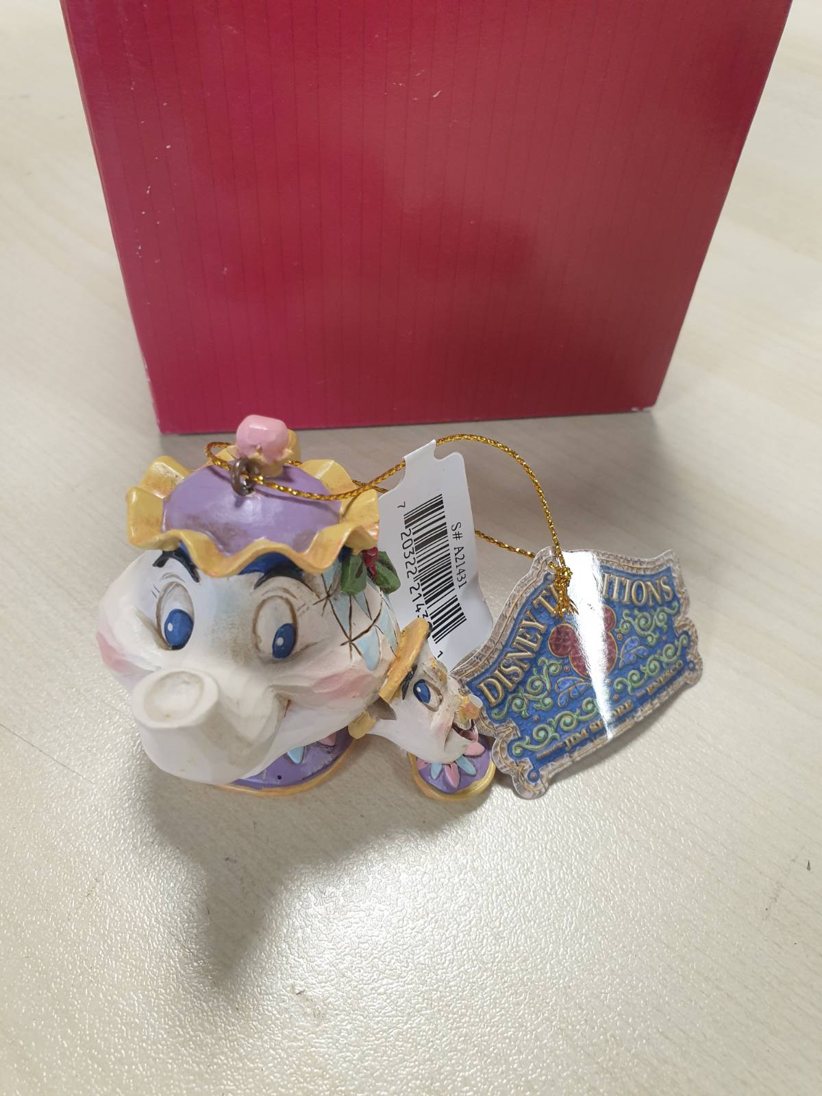 185690 - DISNEY zbukurim i varur i tradicionës, figurina e Mrs Potts dhe Chip-it të bërë nga keramika