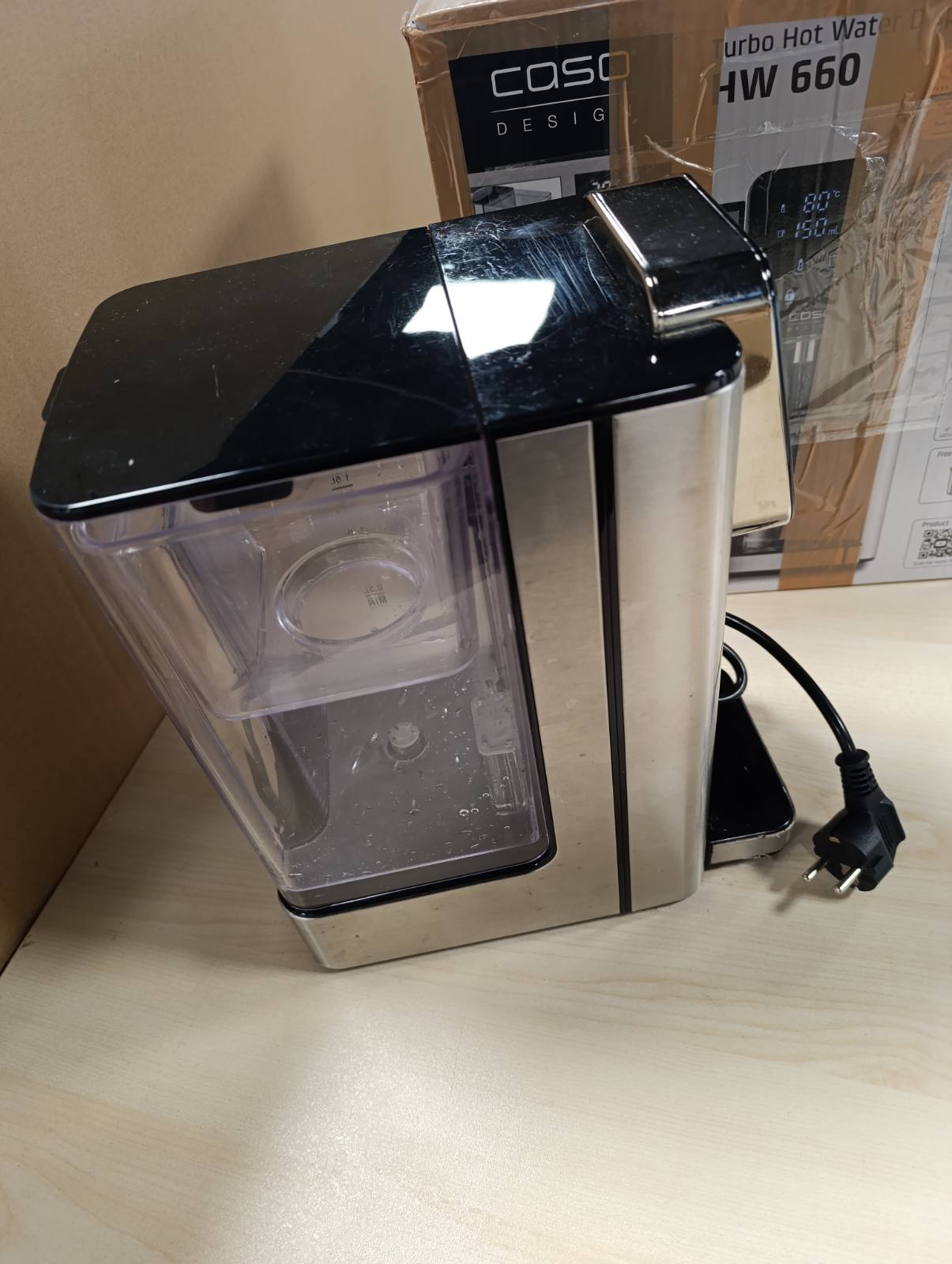 162094 - CASO HW 660 - Dispensator Uji i Nxehtë 2.7L, Temperaturë 40-100°C, Kursim Energjie deri në 50% në Krahasim me Kazanët Elektrikë, i Përshtatshëm për Ushqim për Foshnjë