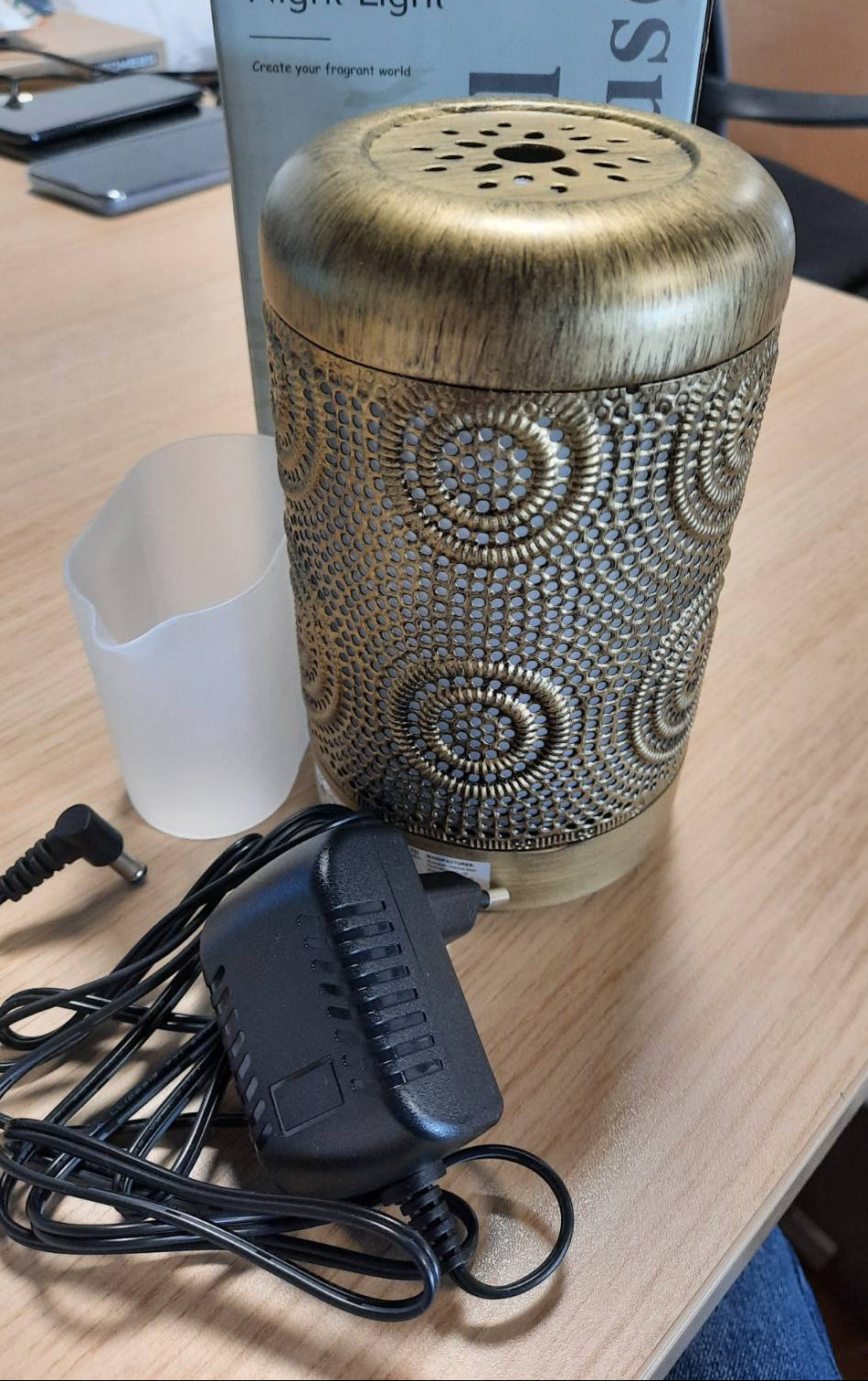 196278 - SALKING - Difuzues Arome Metalik 100ml për Vajra Esencialë me Llambë Elektrike dhe Lagështues, me 7 Ngjyra Dritë, Ngjyrë Vintage Gold - Përshtatshëm për Zyrë, Shtëpi, Yoga