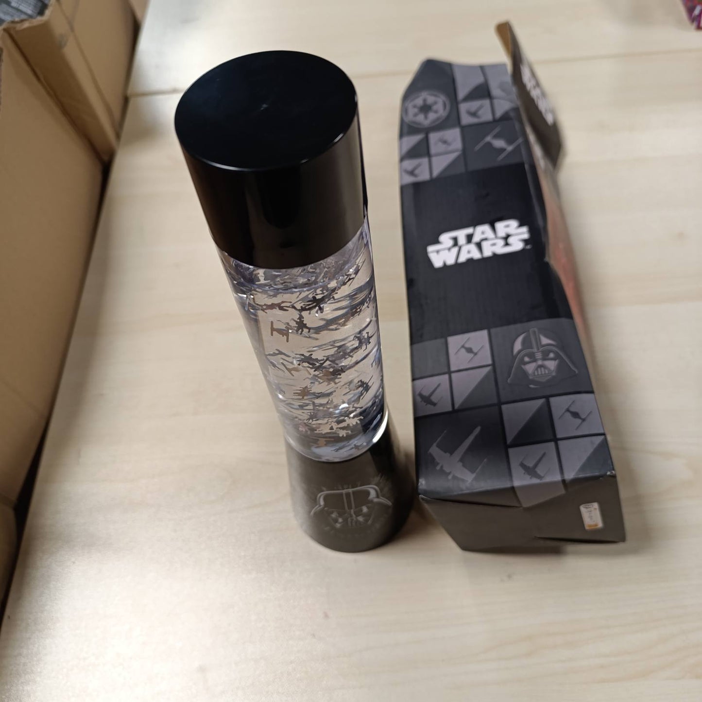 196196 - DISNEY - Llambë me Shkëlqim Star Wars Darth Vader me Anije Kozmike, Licencë Zyrtare, Dritë Nate për Dhomë Gjumi, Dekor për Dhomën e Lojërave, Ngjyra e Zezë