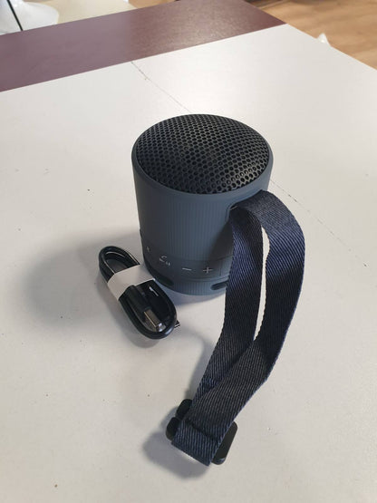 295103 - SONY SRS-XB100, Altoparlant pa tel Bluetooth, portativ, rezistent ndaj ujit dhe pluhurit IP67, jetëgjatësi baterie 16 orë, rrip mbajtës, i zi