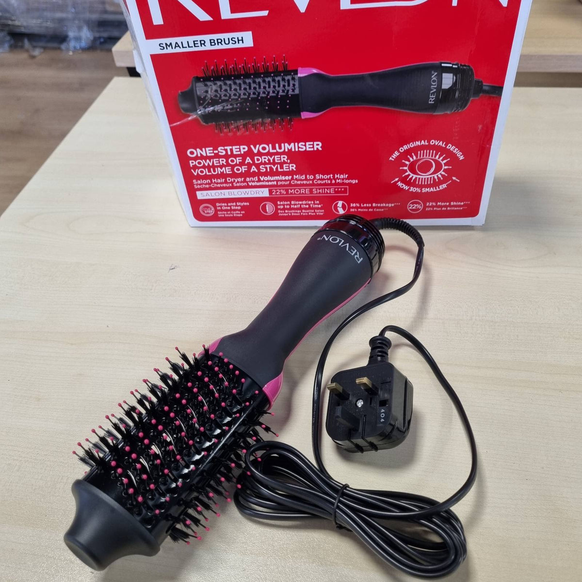 315831 - REVLON Tharëse flokësh dhe volumifikues 2-në-1, Teknologji JONIKE dhe QERAMIKE, Cilësime të shumëfishta të nxehtësisë, RVDR5282UKE, e zezë