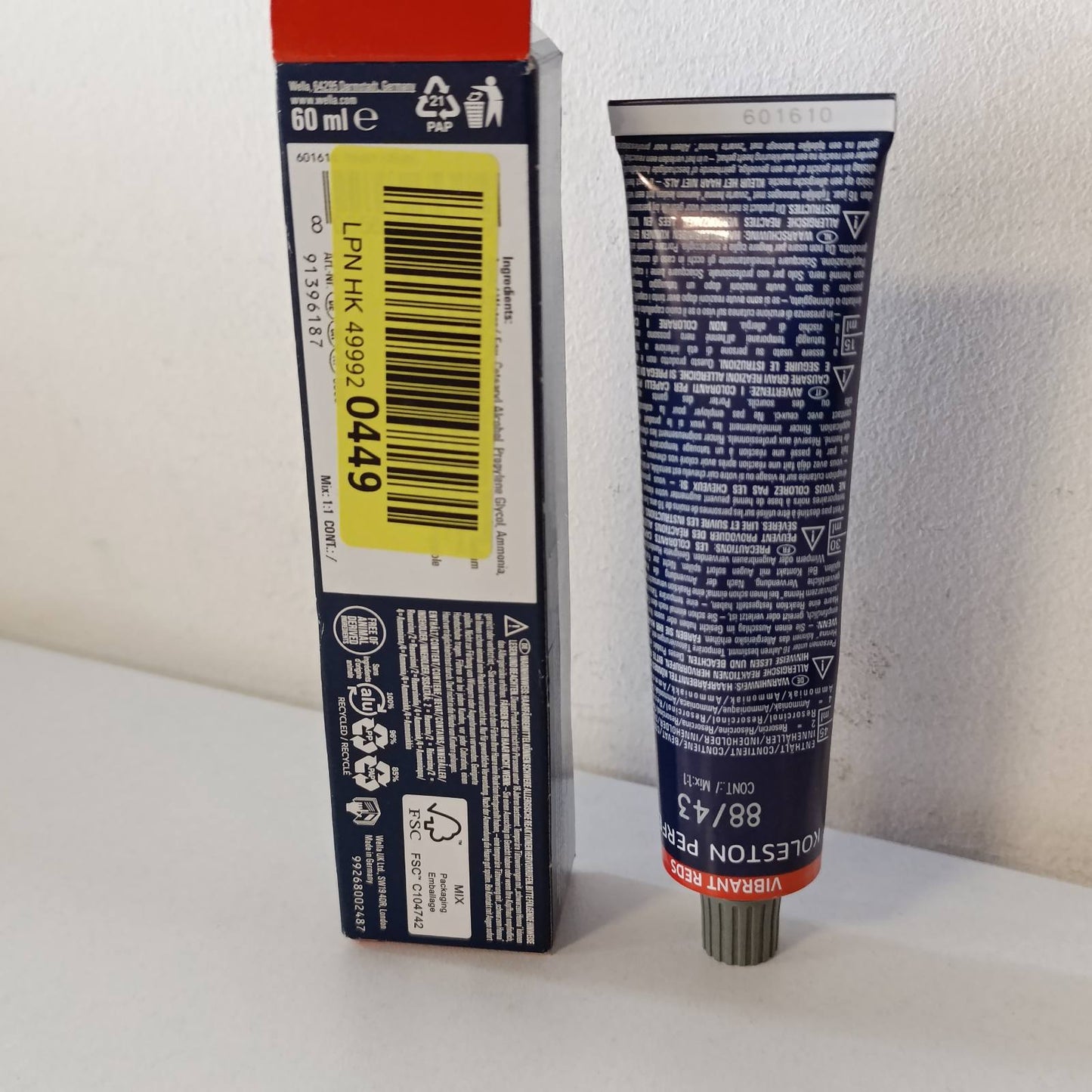 318448 - WELLA PROFESSIONALS Koleston Perfect Vibrant Reds - Ngjyrë e përhershme për flokë - 60 ml, 88/43 Light Blonde Intense Red-Artë, deri në 100% mbulim të thinjave