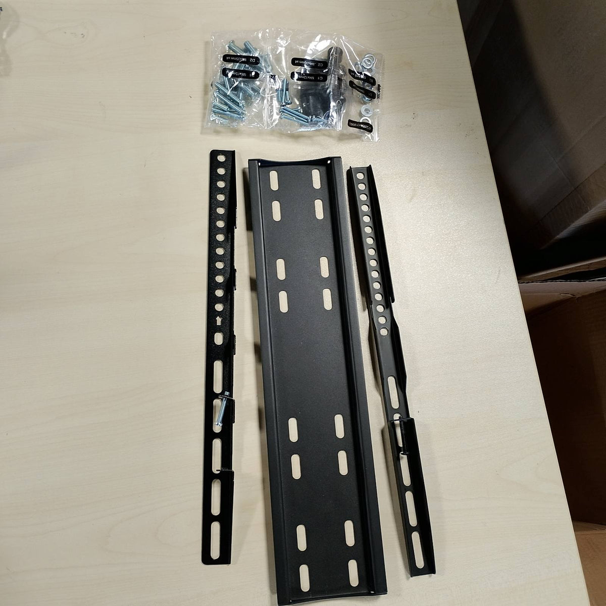 296250 - GRIFEMA Mbështetëse muri për televizor GB1004-2 për televizorë 26-65 inç, Mbështetëse universale e anueshme, deri në 50 kg, Maks. VESA 400x400 mm