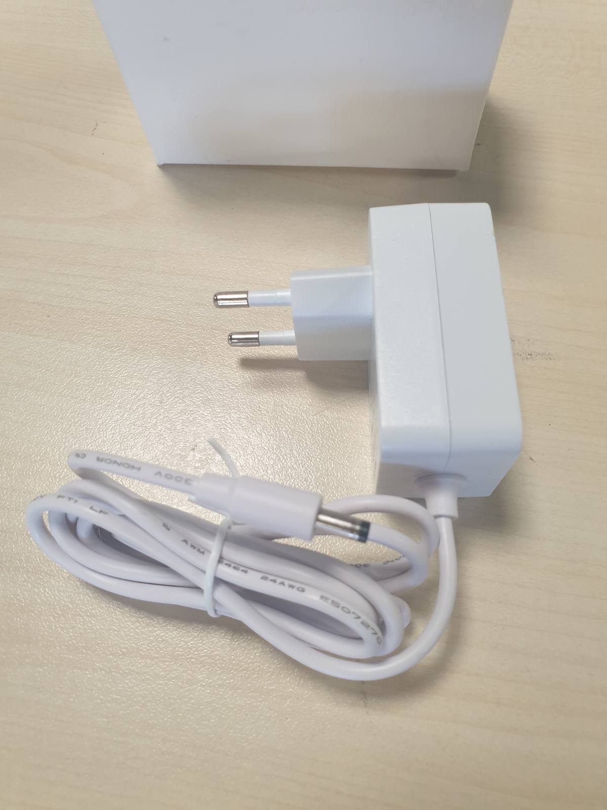 269291 - RENGOGA Furnizim me energji 15W i pajtueshëm me Echo Dot 3/4 Gen Echo Dot me orë, 3/4 Gen Echo Dot Kids Edition 3/4 Gen Echo Show 5 (1st/2nd Gen) Echo Spot Fire TV Cube. Adaptor energjie karikimi 12V/1.25A 1.5M i bardhë