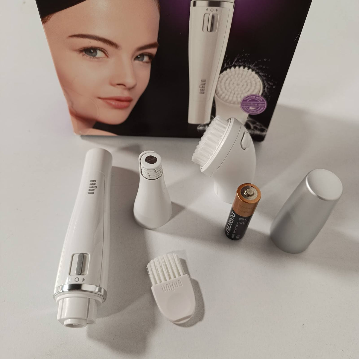 315634 - BRAUN Depilator fytyre FaceSpa për femra, depilues dhe pastrues qimesh, i papërshkueshëm nga uji — 810, I bardhë/Argjendtë