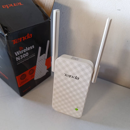277006 - A9 Tenda WiFi Amplifikator Ripërsëritës 300 Mbps, 2 antena të jashtme, WPS, LED mund të fiket, i pajtueshëm me të gjitha pajisjet WiFi, i bardhë