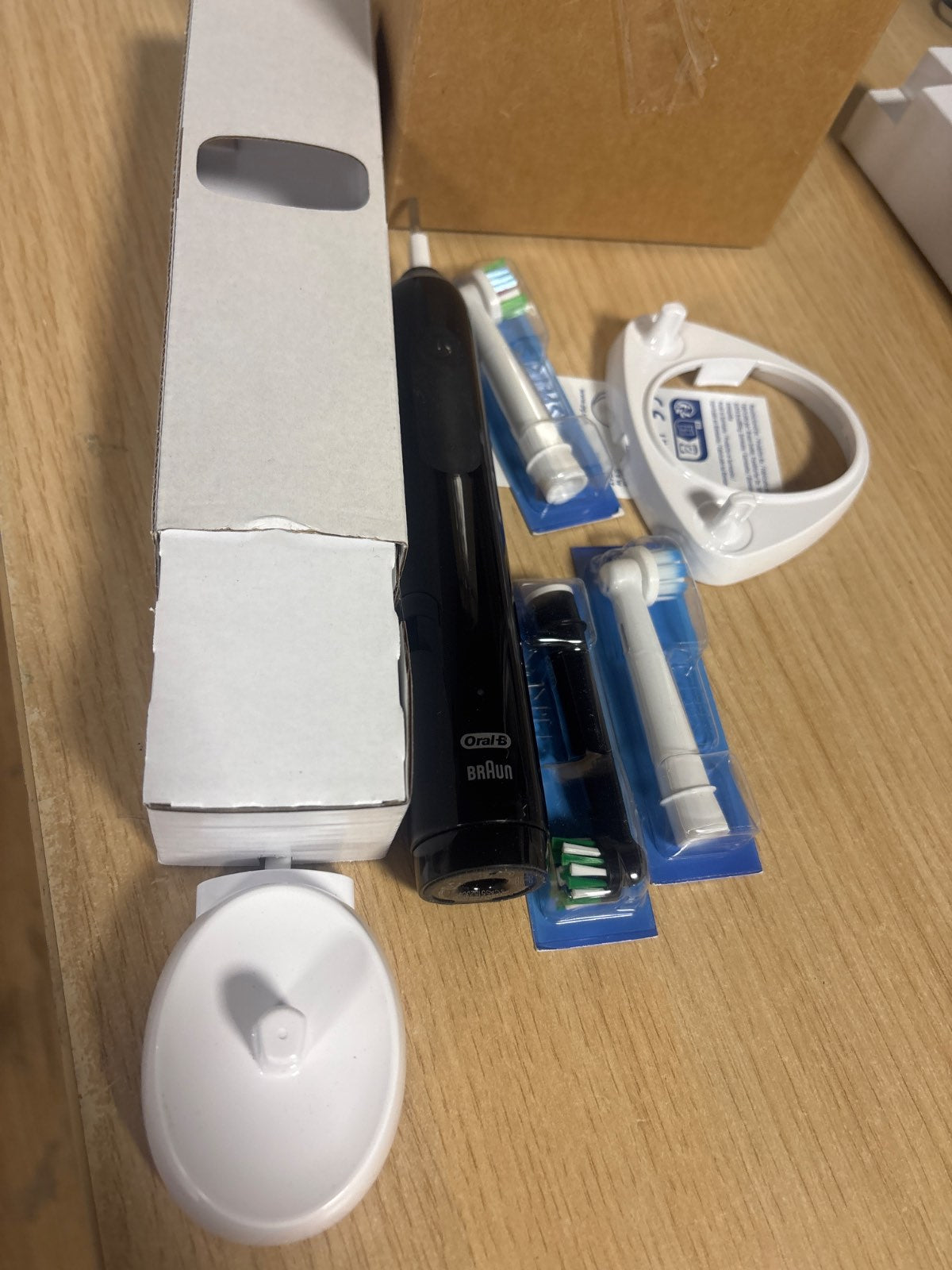 315761 - ORAL-B Furçë dhëmbësh elektrike Pro 3, 3 koka furçe, e zezë, dorezë e rikarikueshme, 3 mënyra larjeje, modalitet i ndjeshëm, kohëmatës, projektuar nga Braun