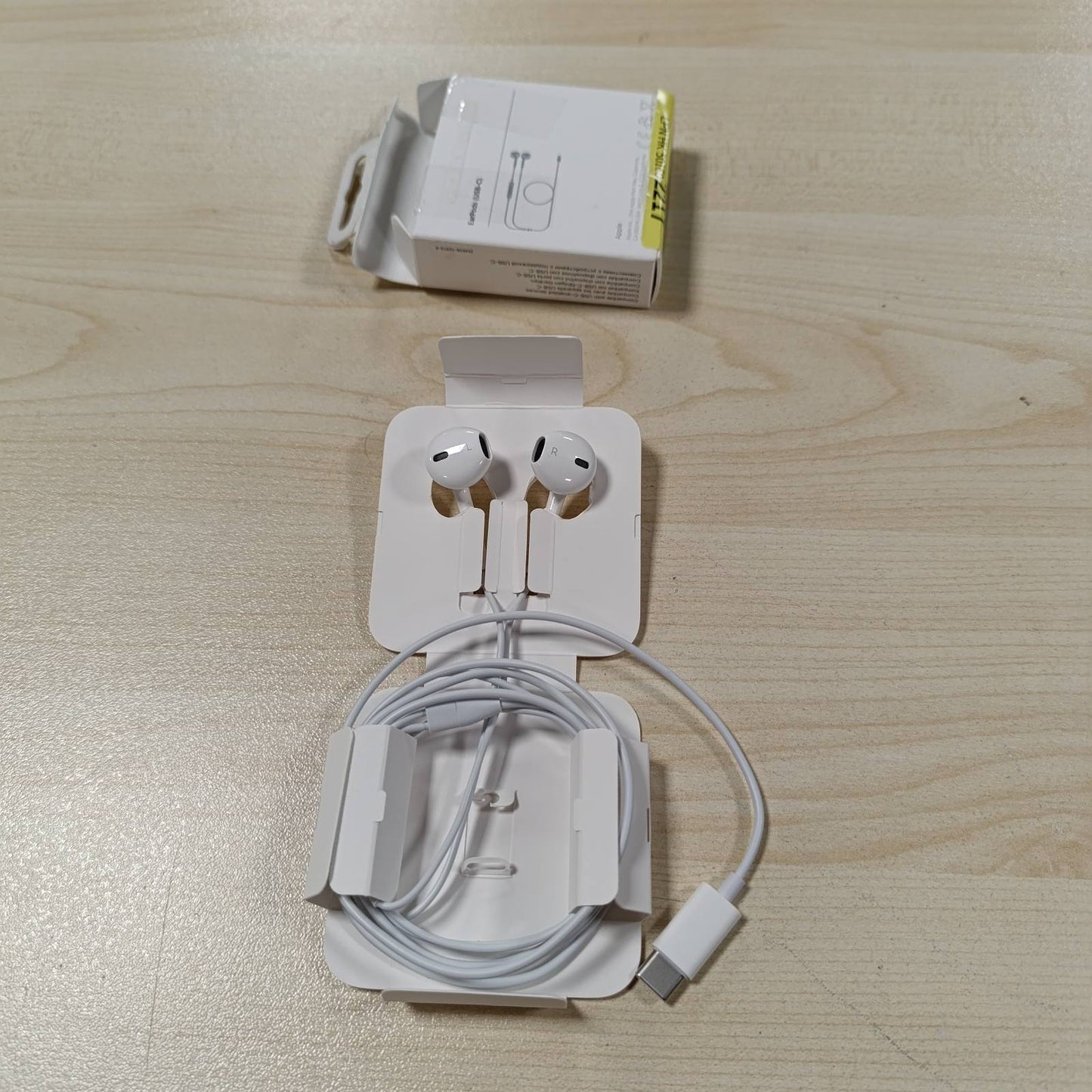 268940 - APPLE Kufje USB-C