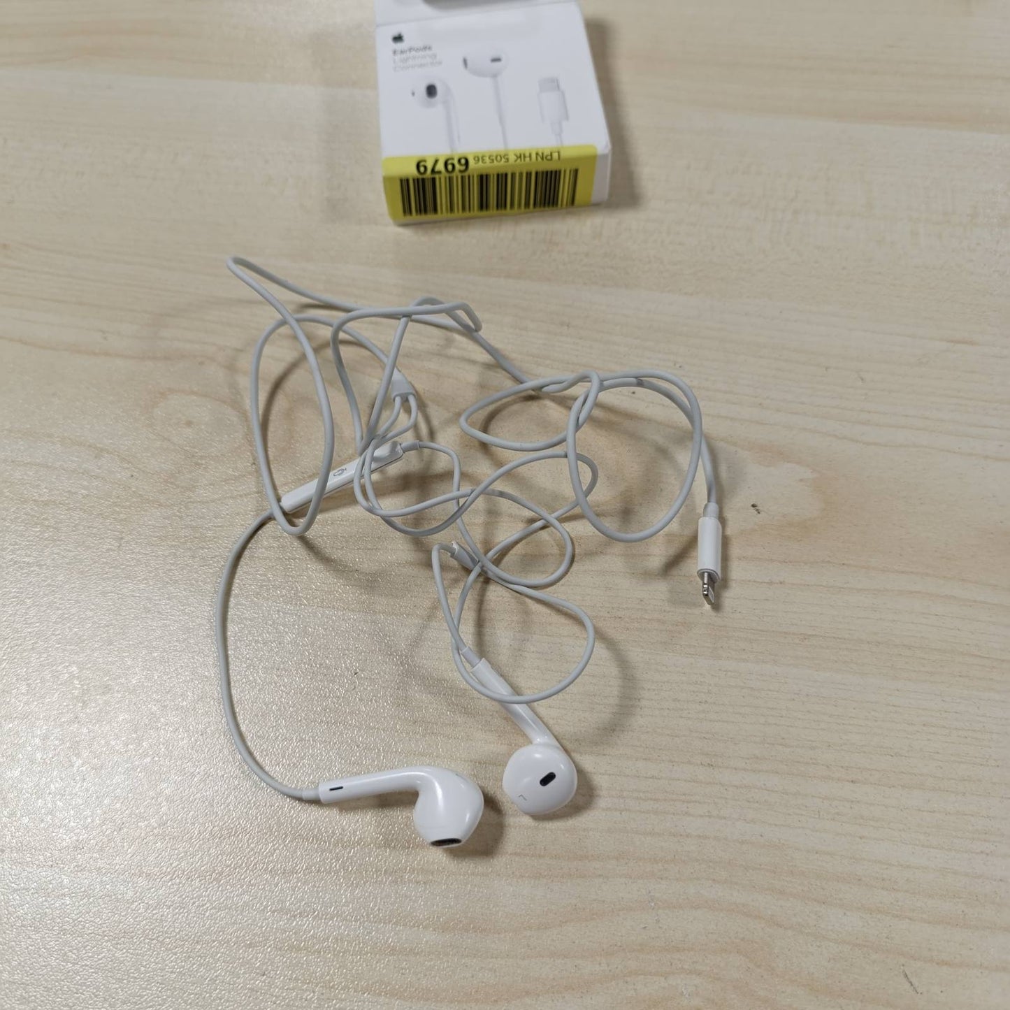 268741 - APPLE - Kufje EarPods me lidhës Lightning