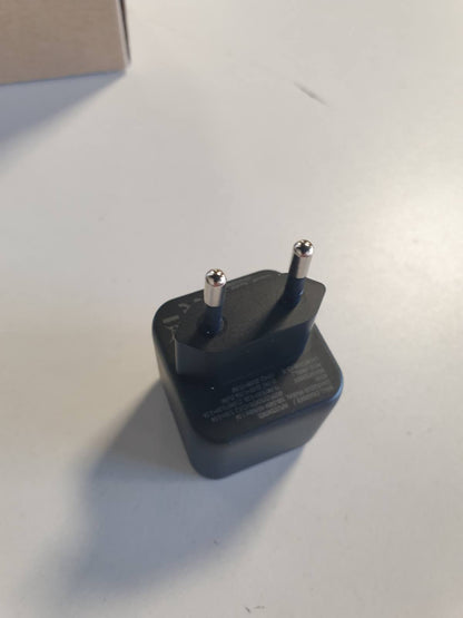 320218 - AMAZON BASICS Karikues muri USB-C, 35W, 2 porta, me teknologji Nano-GaN, i zi