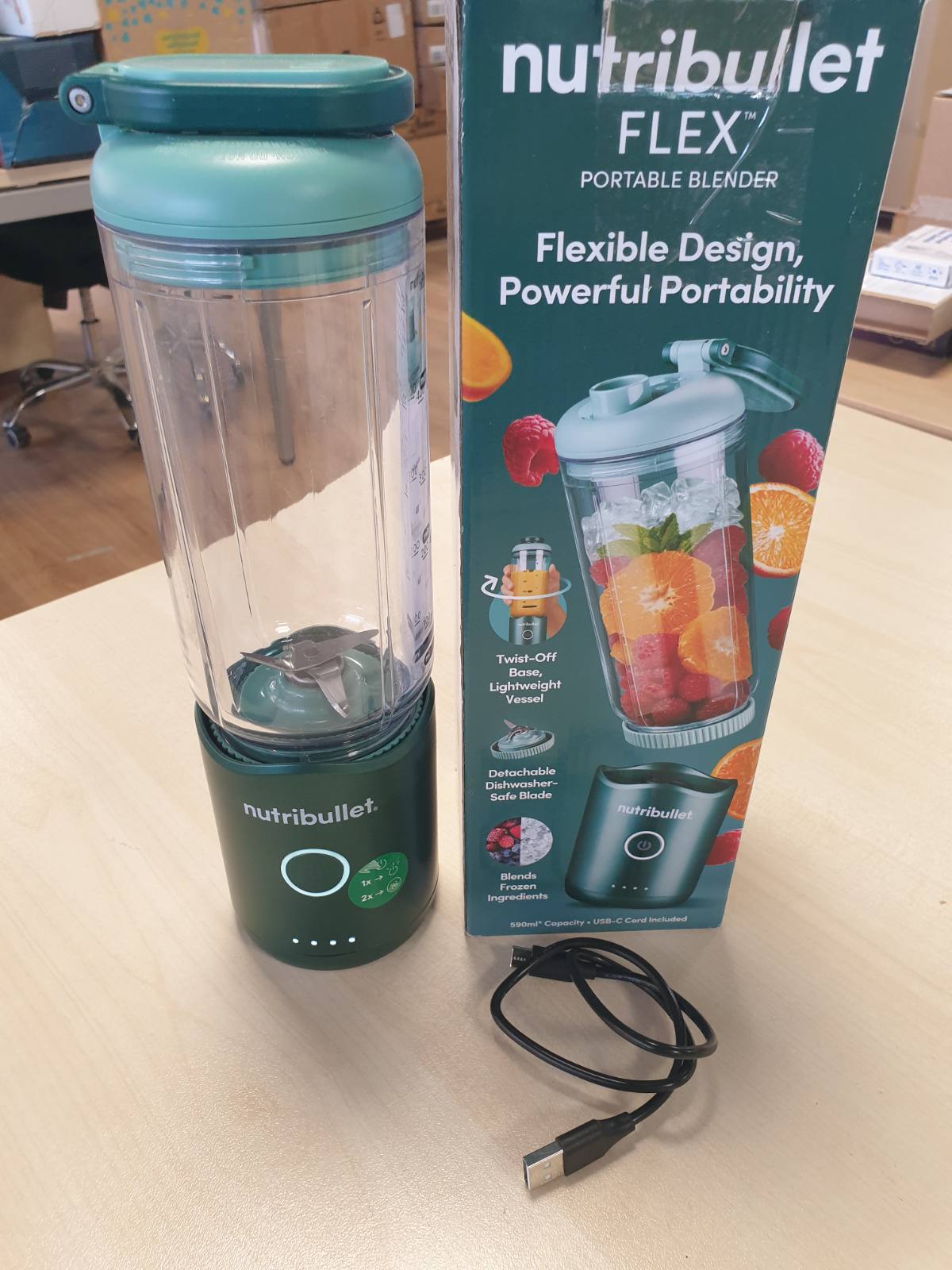 288316 - NUTRIBULLET Flex 590ml Blender Portativ për Smoothie, kapak pijeje, thërrmon akullin dhe frutat e ngrira, USB-C, gotë pa BPA, pastrohet lehtë, Jeshile Pylli (NBP013GR)