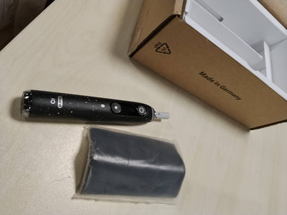 315023 - ORAL-B Furçë dhëmbësh elektrike iO Series 10 me 3 koka furçe, e zezë, iOSense, kuti udhëtimi me karikim, 7 mënyra pastrimi