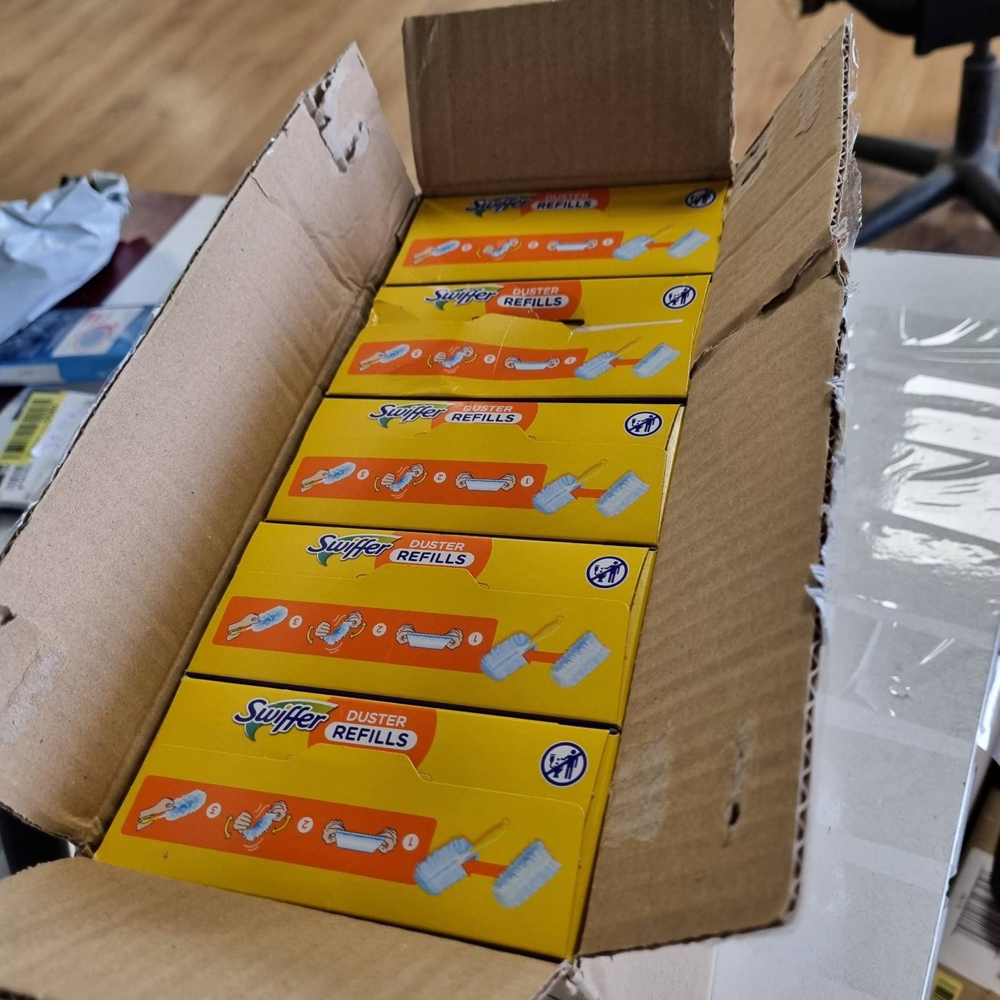 321611 - SWIFFER Pako Mbushëse për Fshesën e Pluhurit, 25 peceta (5x5), Kap dhe bllokon 3 herë më shumë pluhur dhe qime