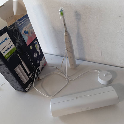320928 - PHILIPS Furçë dhëmbësh elektrike Sonicare 5500, HX7110/02, 2 mënyra pastrimi, kontroll presioni, EasyStart, SmartTimer, BrushPacer, e bardhë