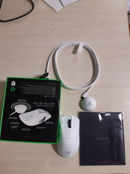 276072 - RAZER DEATHADDER V4 PRO - Maus elektronik ergonomik pa tel, ultra i lehtë - 57g - 2.4 GHz Hyperspeed - Sensor optik Focus Pro 45K - deri në 8K Hz polling - Çelësa mausi Gen-4 | E bardhë