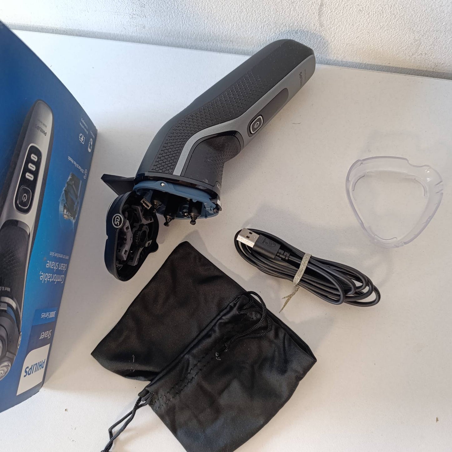 320973 - PHILIPS Makinë rroje elektrike Series 3000, për meshkuj, për pastrim të lagësht dhe të thatë, ngjyrë e zezë, teknologji SkinProtect, prerës mjekre që hapet, çantë udhëtimi, pa tel (Modeli S3241/12)