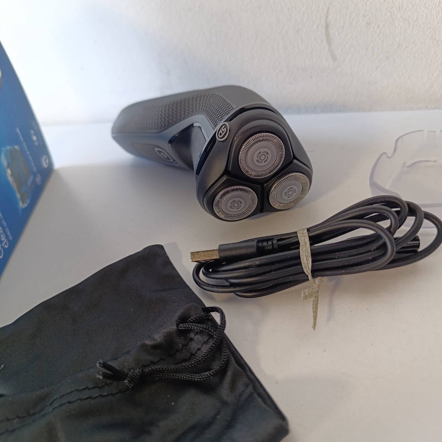 320973 - PHILIPS Makinë rroje elektrike Series 3000, për meshkuj, për pastrim të lagësht dhe të thatë, ngjyrë e zezë, teknologji SkinProtect, prerës mjekre që hapet, çantë udhëtimi, pa tel (Modeli S3241/12)