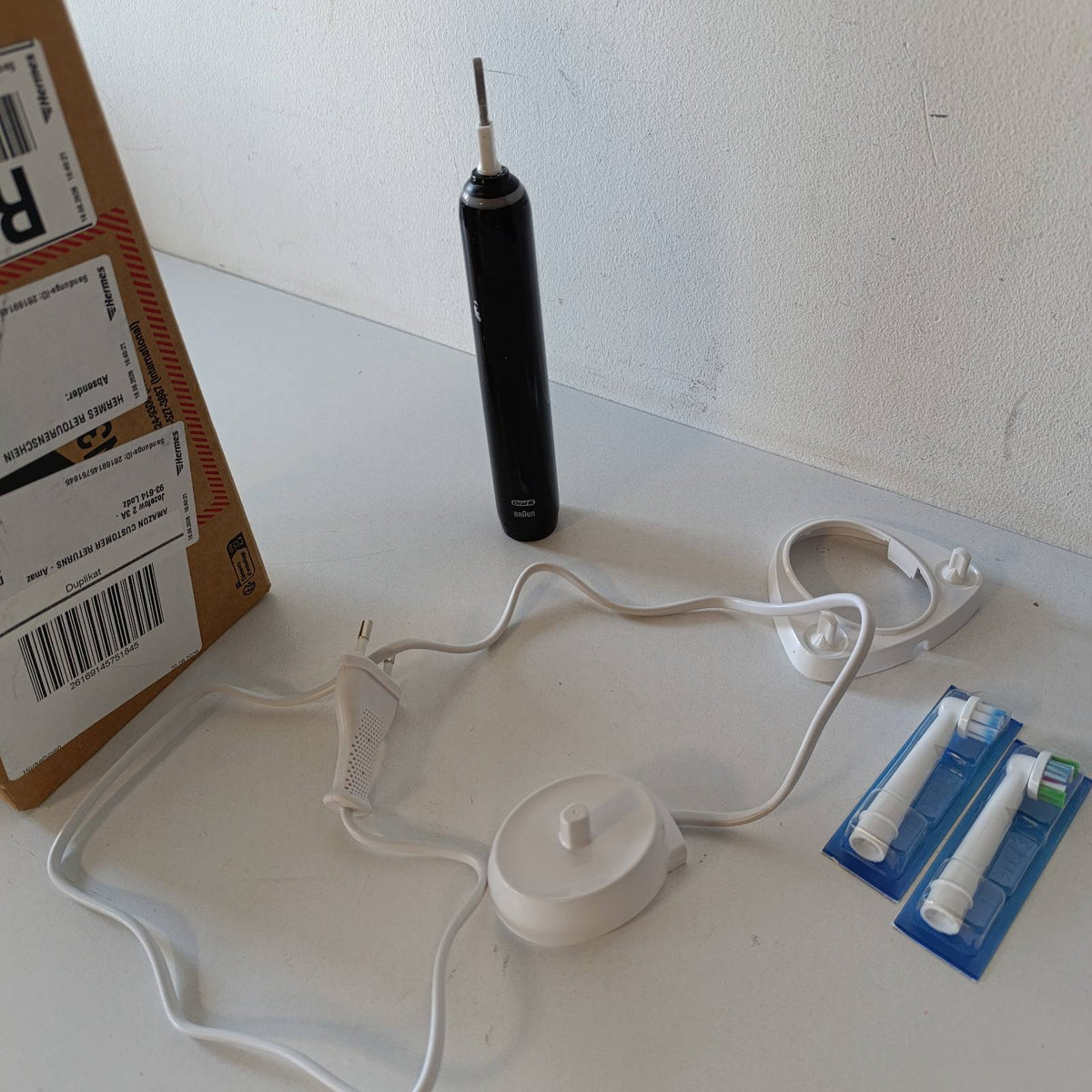 301785 - ORAL-B Furçë dhëmbësh elektrike Pro Series 3, 3 koka furçe, 3 mënyra pastrimi, e zezë