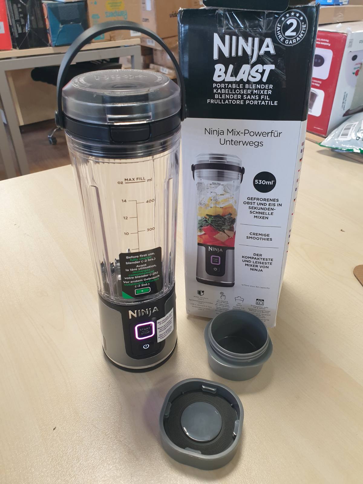 288313 - NINJA Blast Blender dhe Përgatitës Smoothie-sh, Filxhan 530ml me kapak të papërshkueshëm nga rrjedhja, pa kabllo dhe i rikarikueshëm, thërrmon akullin dhe frutat e ngrira, i Zi, BC151EUBK